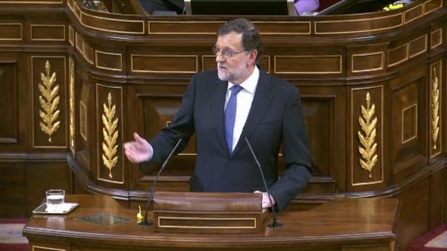 Rajoy, 'preocupado' por la reunión entre PSOE, Ciudadanos y Podemos