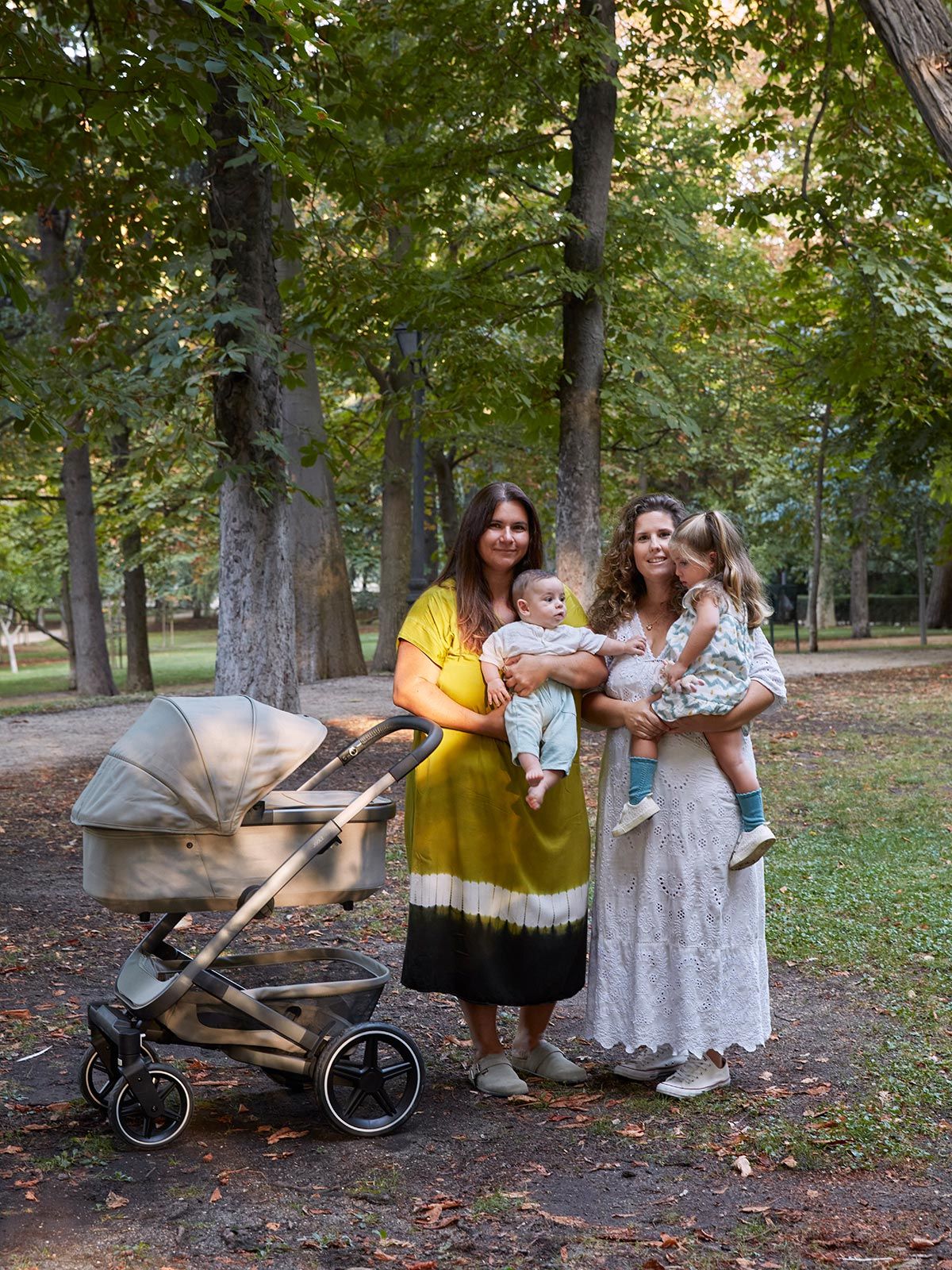 Sara y Desirée con Roma de 3 años y Tai de 5 meses.