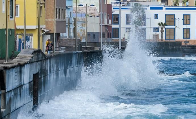 09-11-18. LAS PALMAS DE GRAN CANARIA. OLAS EN ...