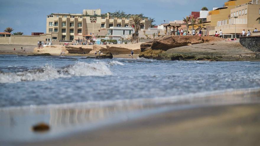 Reabiertas al baño las tres playas de El Médano cerradas por aguas negras