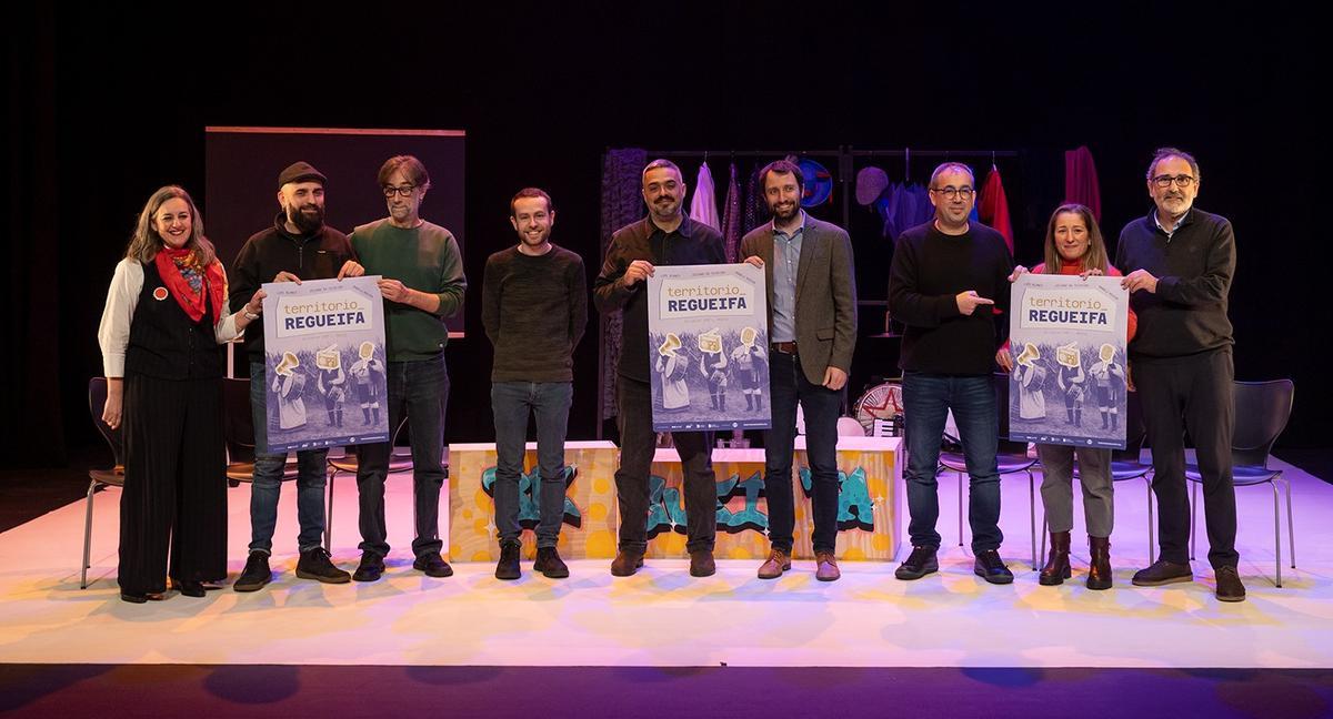 Acto de presentación do espectáculo 'Territorio Regueifa' en Carballo.