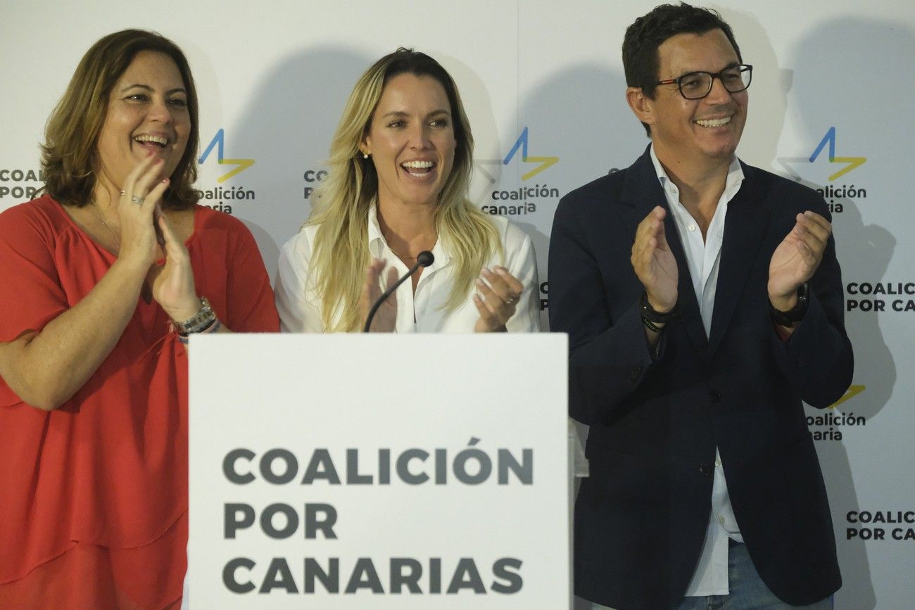 María Fernández comparece en la sede de CC en Las Palmas de Gran Canaria