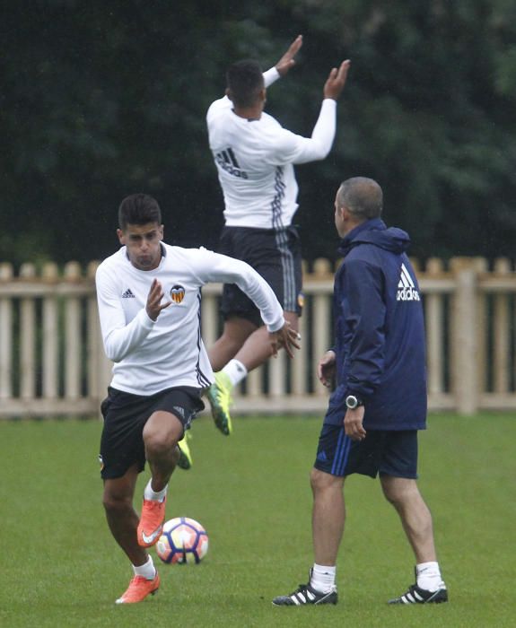 Entrenamiento del Valencia en Marlow