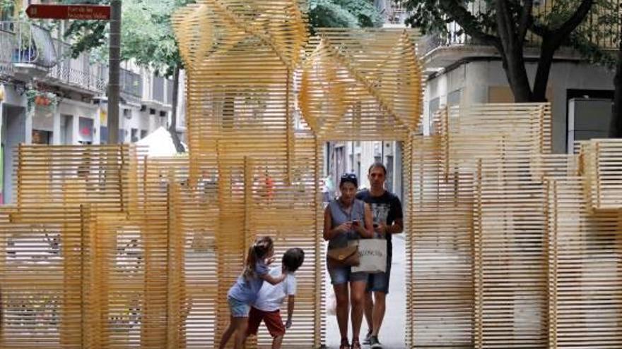 L&#039;Inund&#039;Art omple carrers de Girona d&#039;instal·lacions curioses i lúdiques