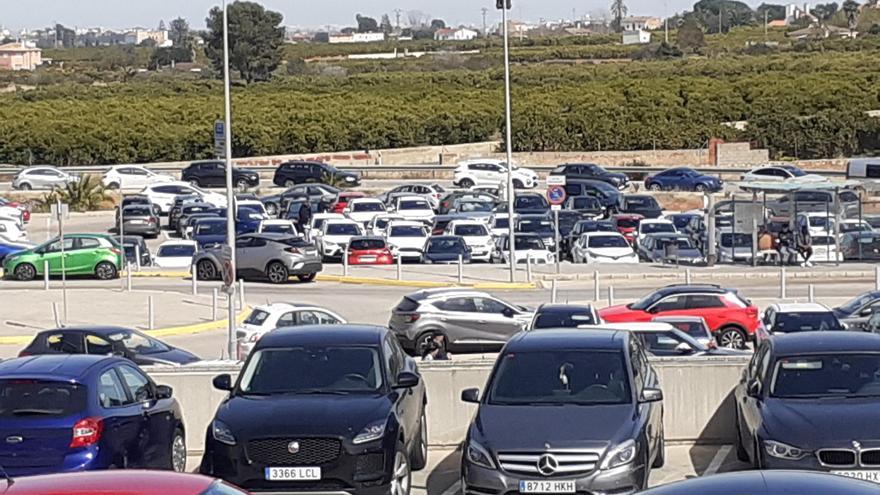 Alzira emplaza al Consell a dar el primer paso en la ampliación del aparcamiento del hospital