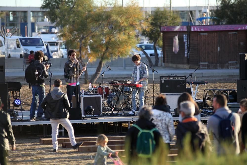 El Festivalet omple de ritme la platja de Roses