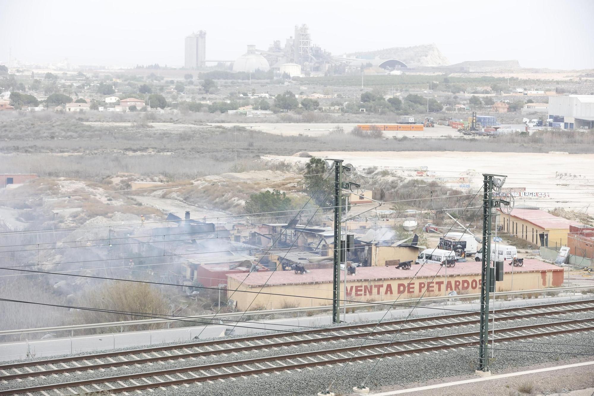 Grave explosión en la pirotecnia Hermanos Sirvent en Fontcalent, Alicante