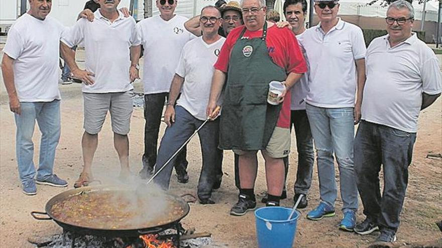 Almenara reúne a las quintas en las multitudinarias paellas