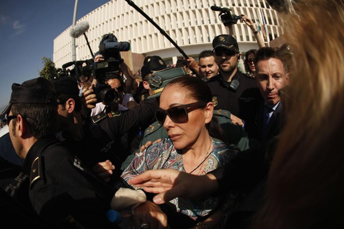 Isabel Pantoja surt de l’Audiència de Màlaga, l’abril del 2013. Isabel Pantoja surt de l’Audiència de Màlaga, l’abril del 2013.