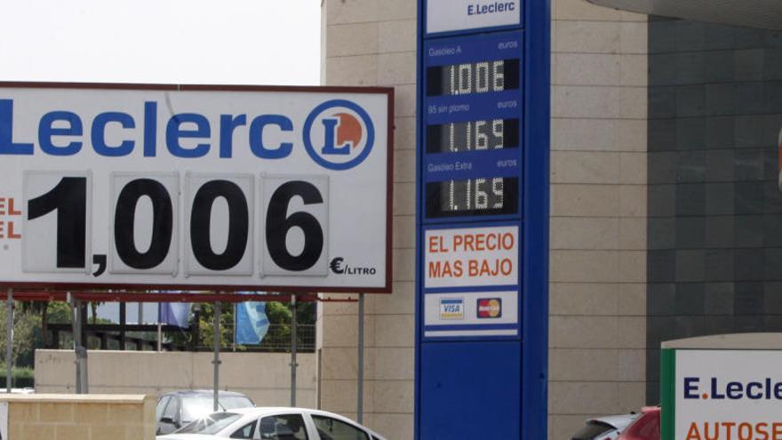 Una gasolinera en Murcia, con el litro de gasóleo a un euro.