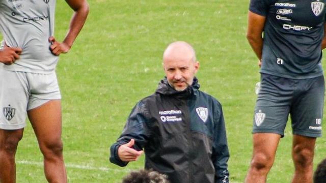 Javier Rabanal, en un entrenamiento del Independiente del Valle. | | @JAVIER_RABANAL