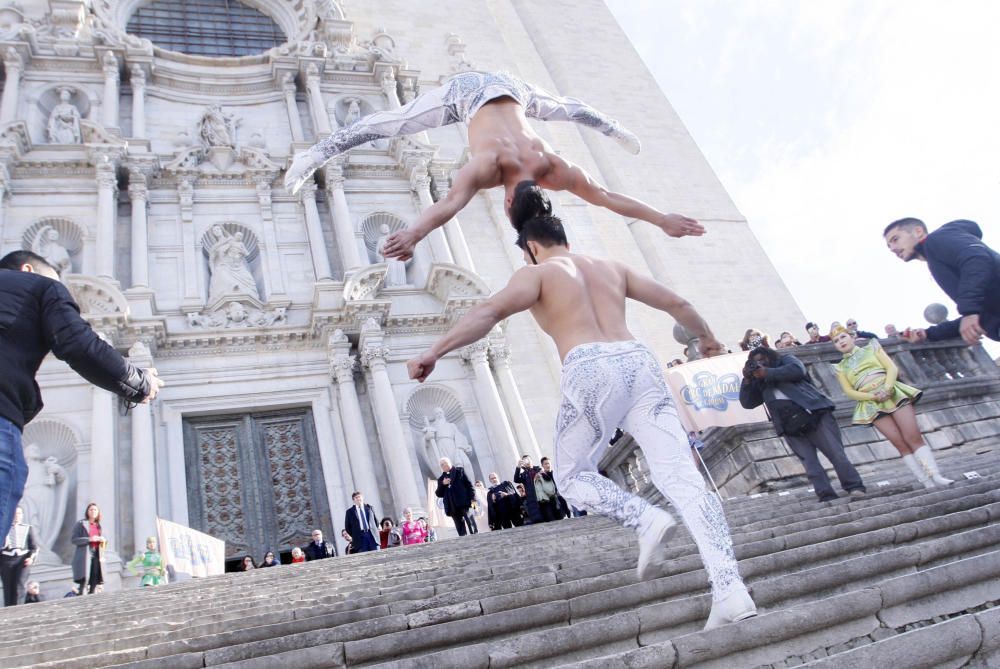 Giant Brothers bat el rècord Guinnes pujant en equilibri les escales de la Catedral