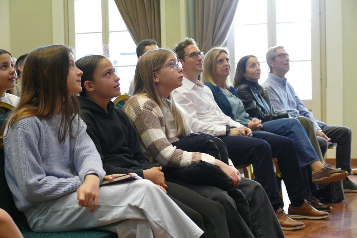 EN IMATGES | El Consell Ciutadà d’Infants de Figueres presenta un àlbum il•lustrat que recull els seus primers 10 anys de vida