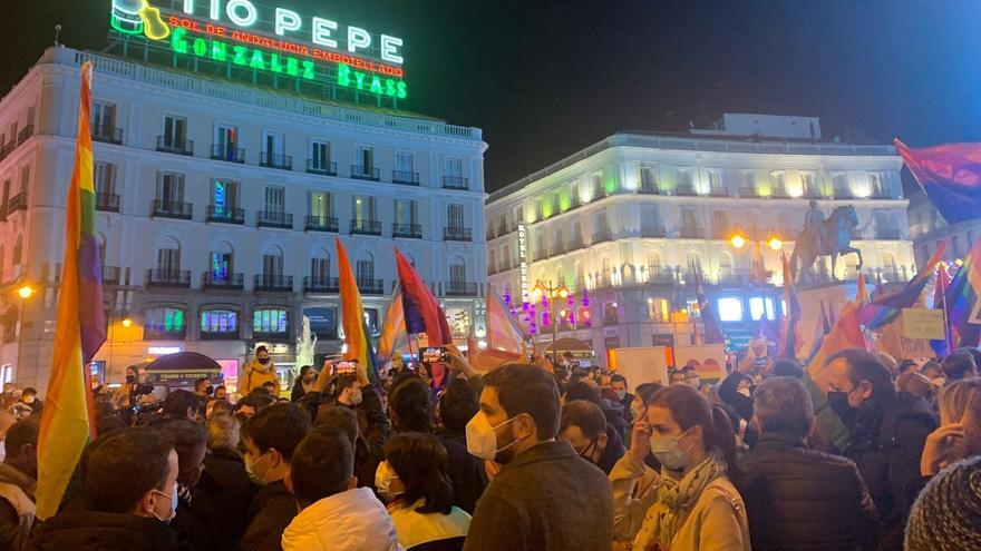 Miles de personas claman contra Vox, pero también contra Israel Díaz Ayuso.