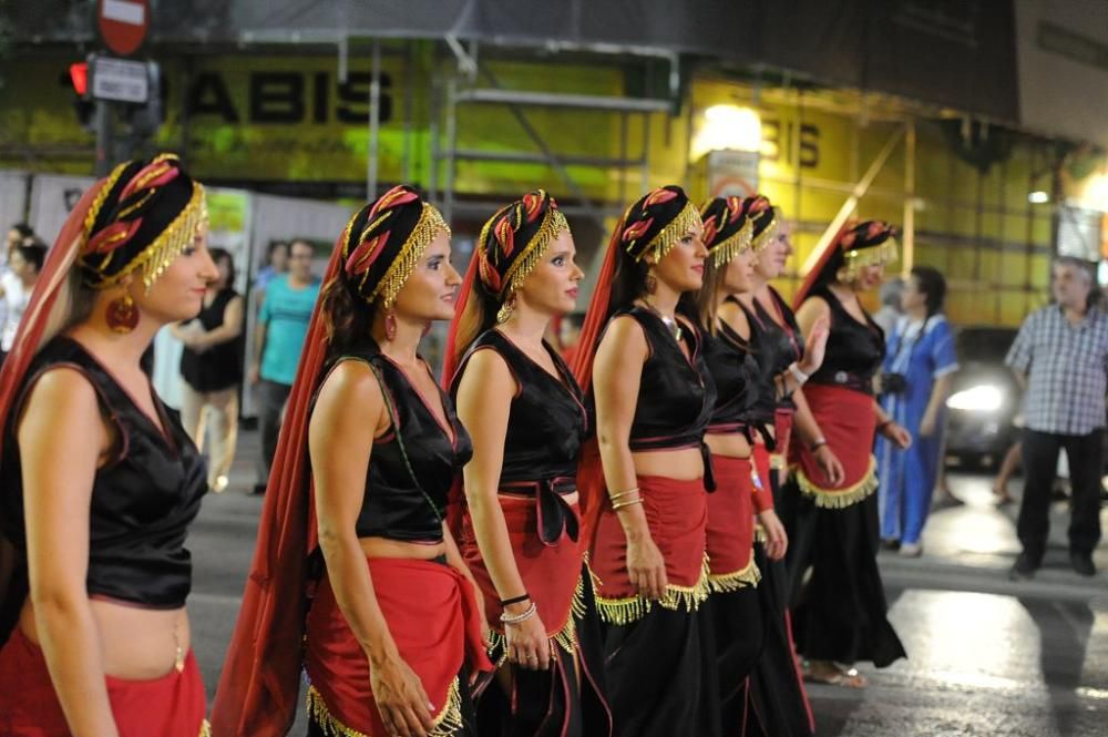 Desfile de Moros y Cristianos por las calles de Mu