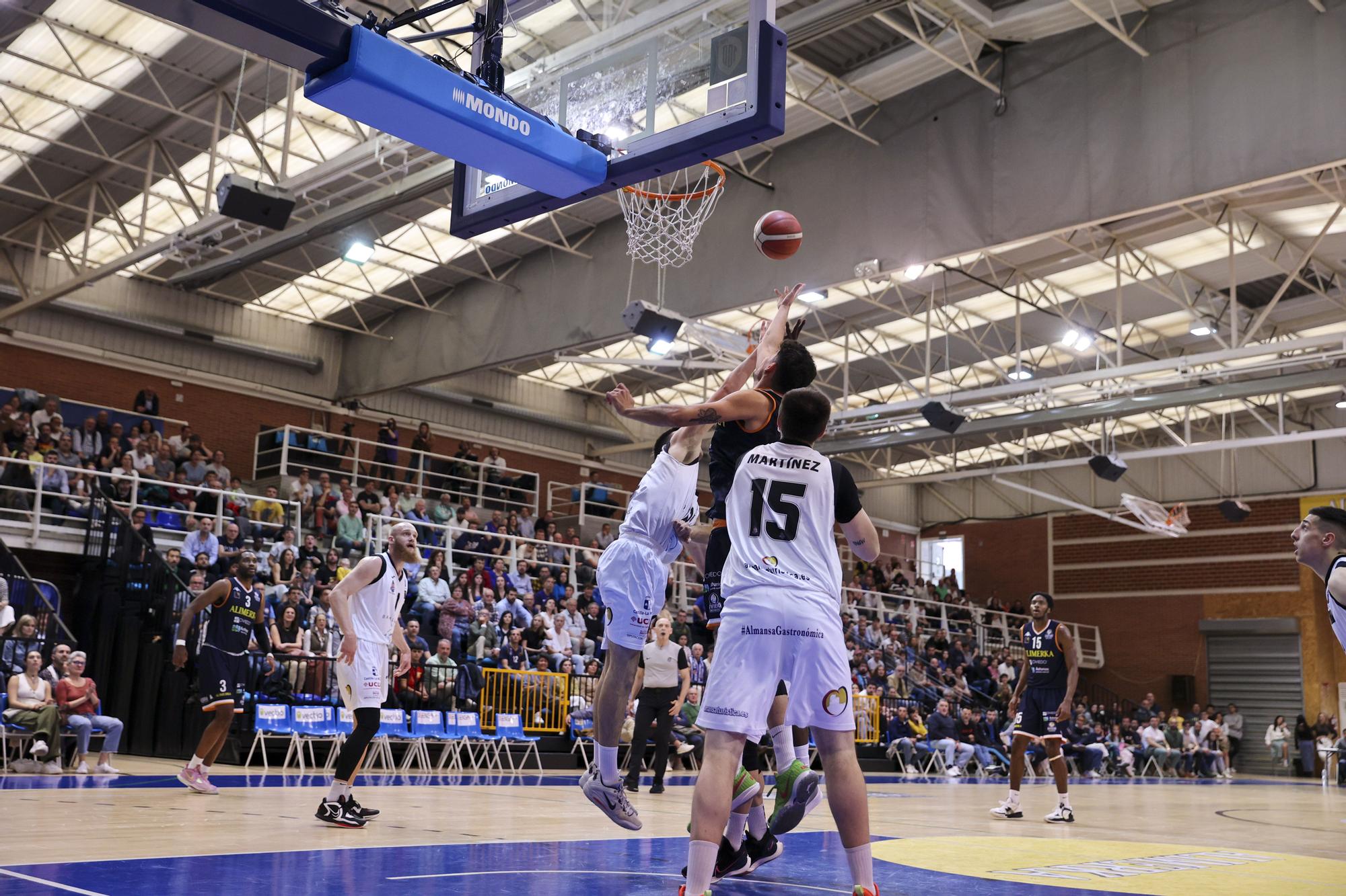 (98-88): El Alimerka Oviedo Baloncesto gana un partido a vida o muerte al Afanión Almansa