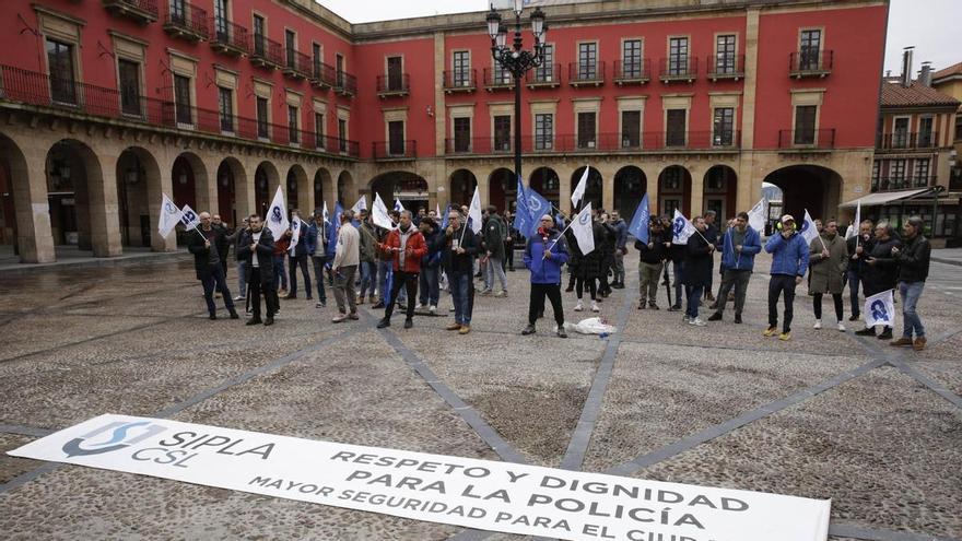 El sindicato mayoritario de la Policía Local de Gijón celebra la entrada en vigor de una sentencia relativa a los permisos retribuidos del personal municipal: "Ha sido un proceso largo y tortuoso"