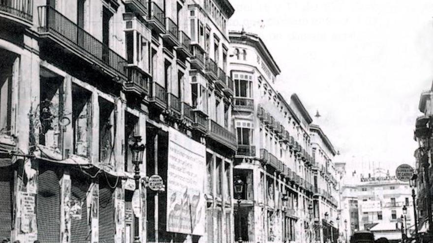 Imagen de la calle Larios poco después de haberse iniciado la Guerra Civil en la capital.