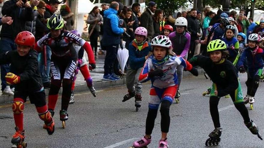 Patinadores durante la &quot;San Silvestre&quot; de Oviedo.