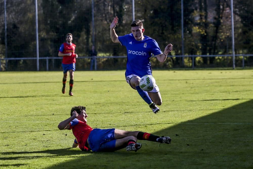 El partido entre el Oviedo B y el Condal, en imágenes