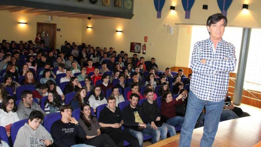 López Otín: &quot;La sociedad en la que vivimos deja huella en nuestro genoma&quot;