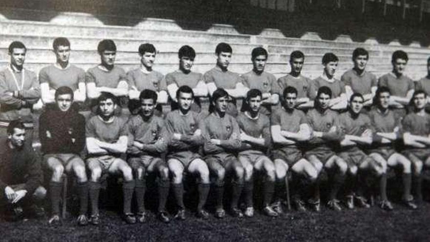 La plantilla del Club Deportivo Ourense 1967-1968. // FdV