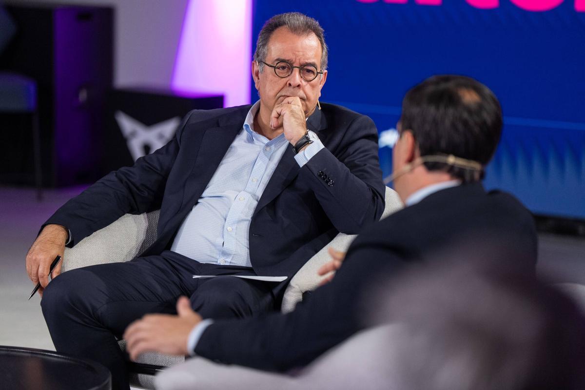Afterwork en Casa Seat con Juanfran Pérez Llorca, presidente de la Comunitat Valenciana, y Albert Sáez, director de El Periódico, durante un encuentro sobre actualidad política y económica.