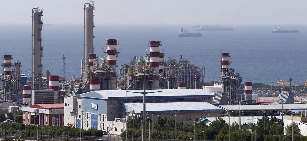 Teheran amenaça de "submergir tota la regió en la foscor"