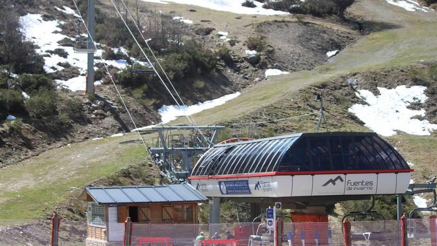 La estación de Fuentes de Invierno, el sábado, sin apenas nieve.