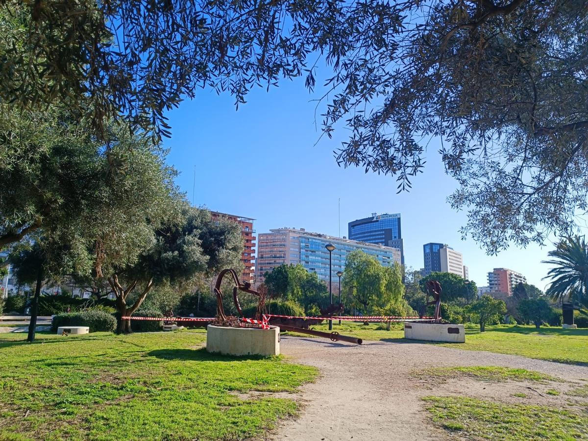 La escultura "Las inclemencias", derribada por una inclemencia meteorológica