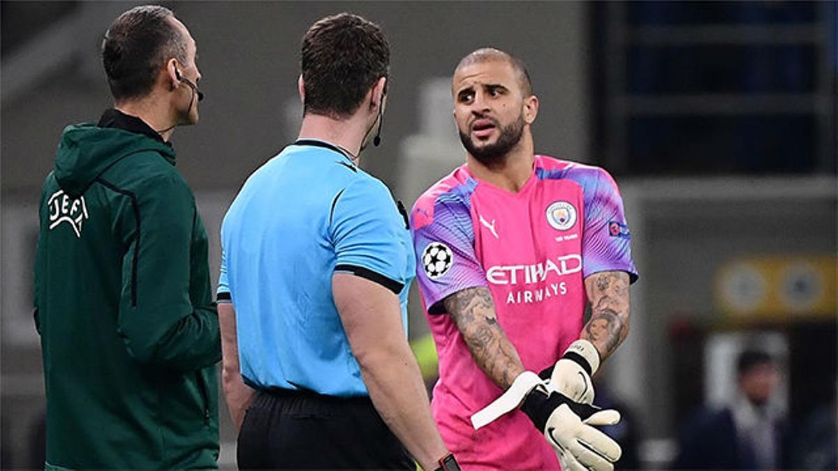 Ederson se lesiona, echan a Bravo y en la portería termina... Kyle Walker