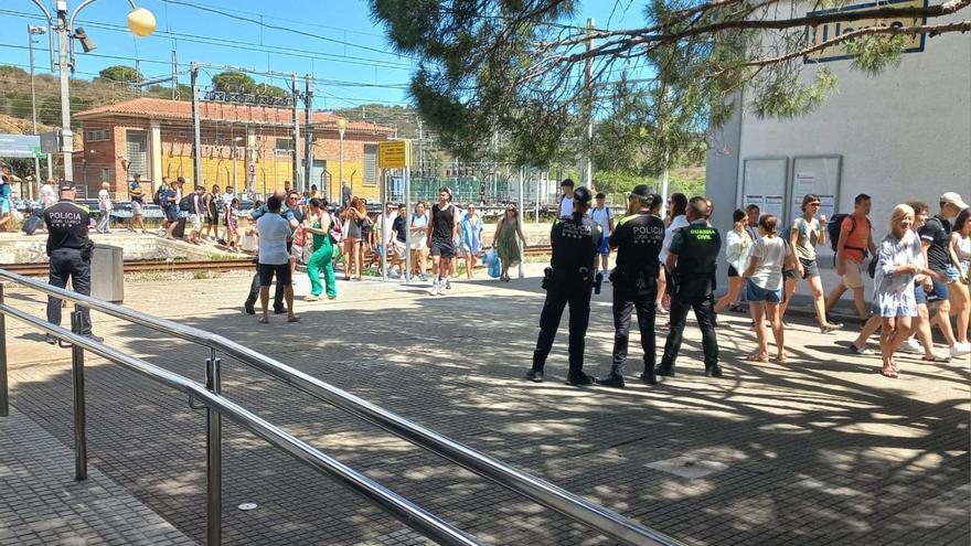 Controls policials a l’estació de Llançà durant l’estiu