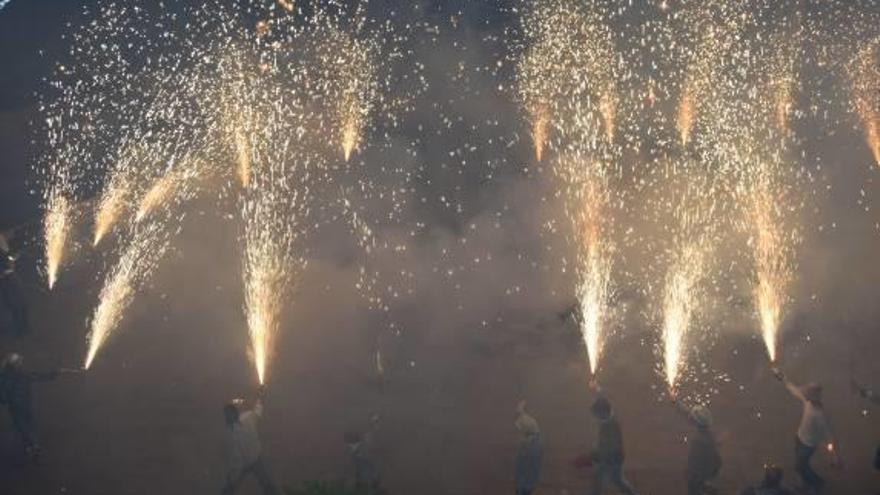 Tradición, musicales y cohetes por Sant Roc