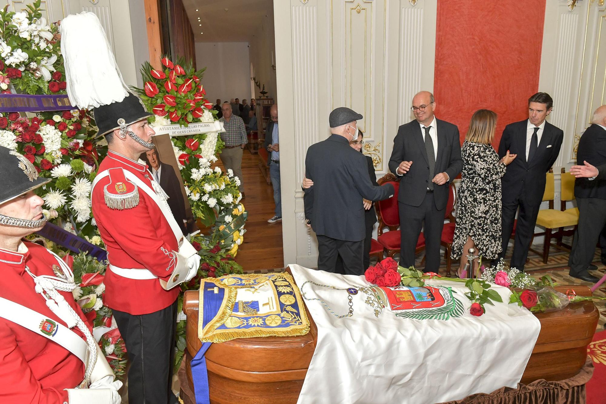 Capilla ardiente de Jerónimo Saavedra en las Casas Consistoriales de Las Palmas de Gran Canaria