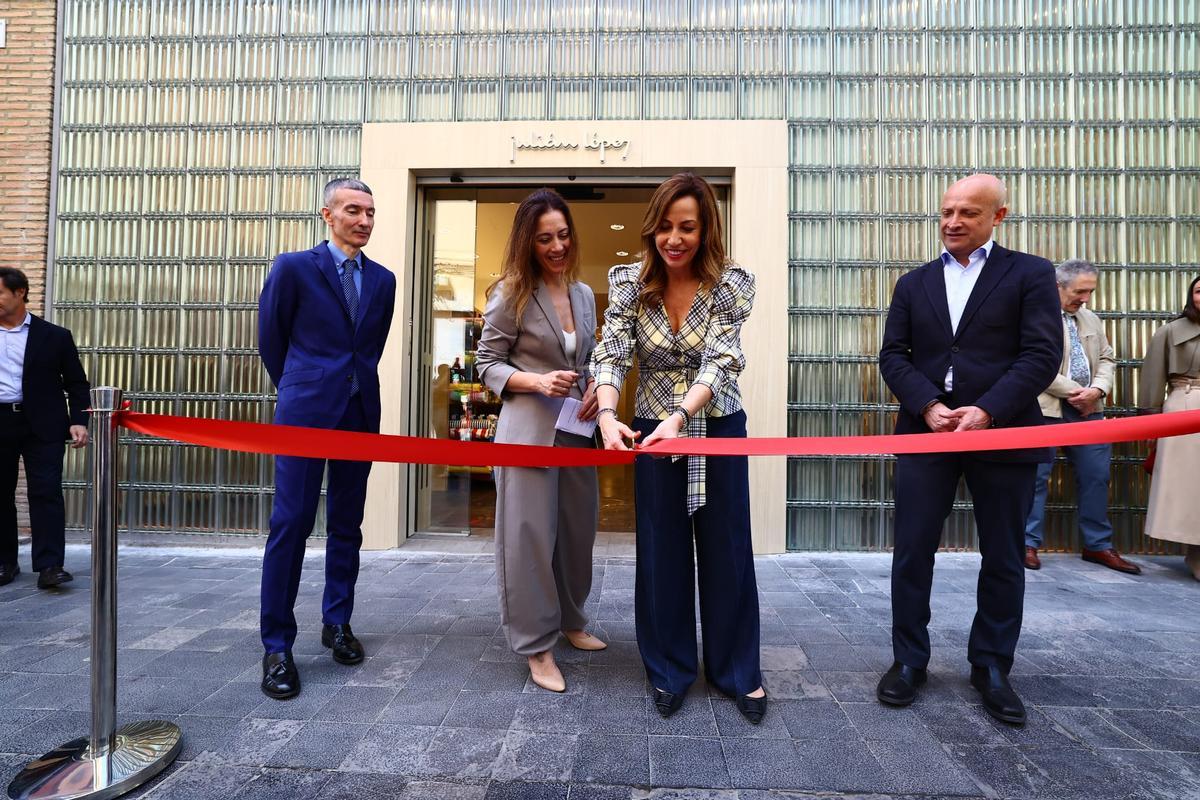 Inauguración de Julián López