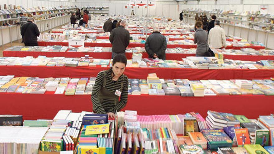 La Setmana del Llibre se celebró durante muchos años en una carpa instalada en el patio de la Misericòrdia.