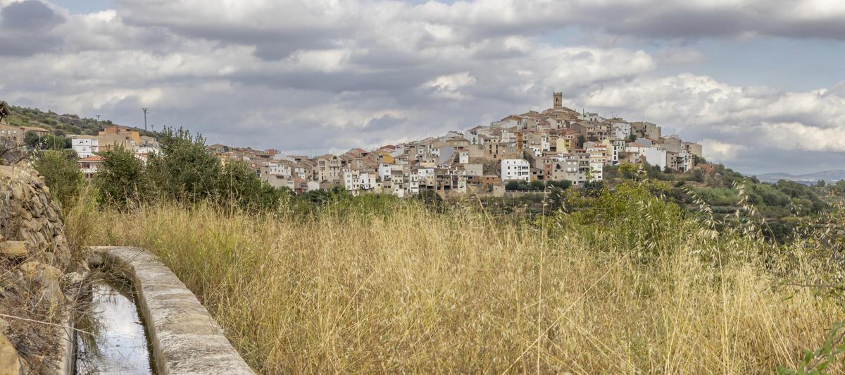 Les Useres. Vista del pueblo desde el camino que va a la Font de Mes Amunt