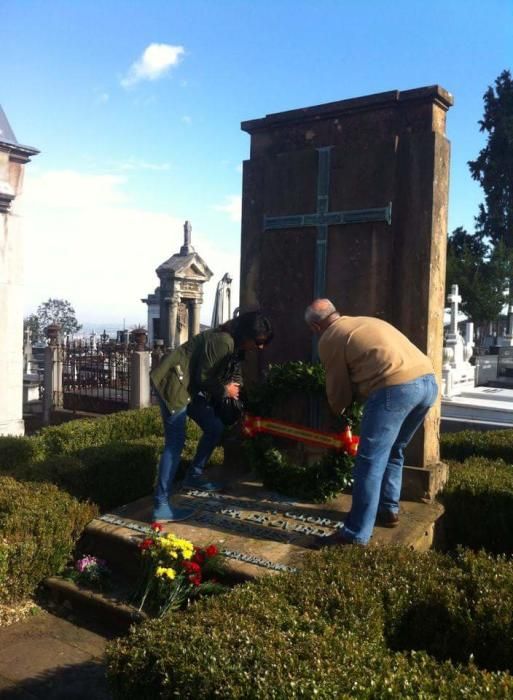 Homenaje a los caídos en la Guerra Civil durante el cerco a Oviedo