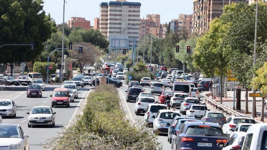 El triatlón colapsa las calles de Alicante, en imágenes