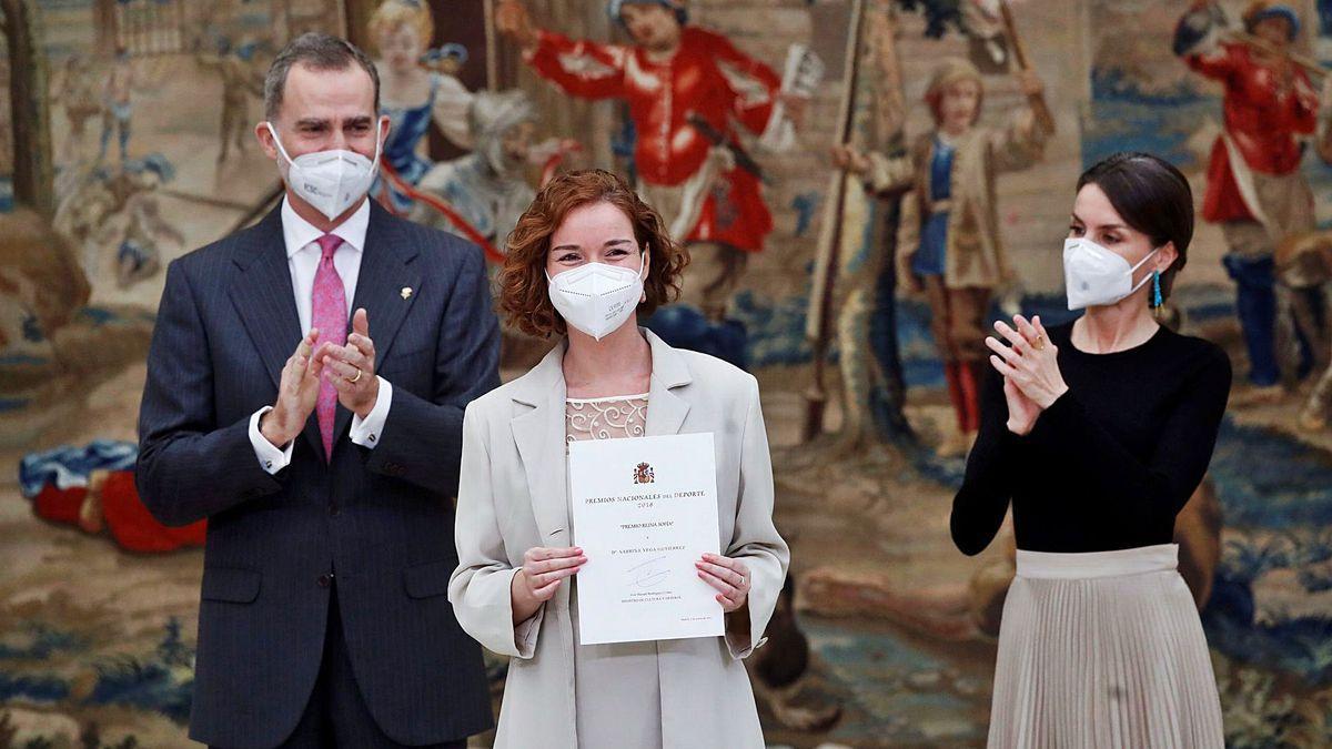 La ajedrecista grancanaria Sabrina Vega recoge su Premio Nacional del Deporte de la mano de los reyes de Espana don Felipe VI y doña Letizia.