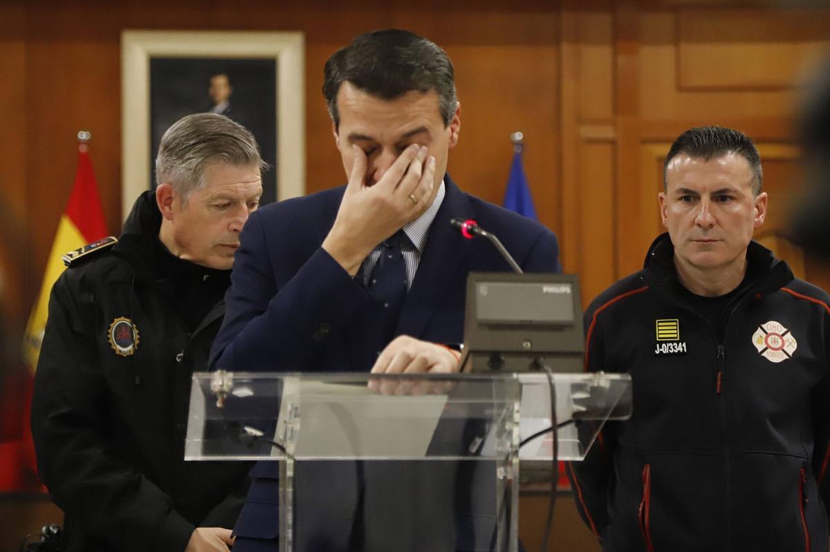 El alcalde de Córdoba José María Bellido comparece, emocionado, este viernes, en el Pleno del Ayuntamiento de Córdoba.