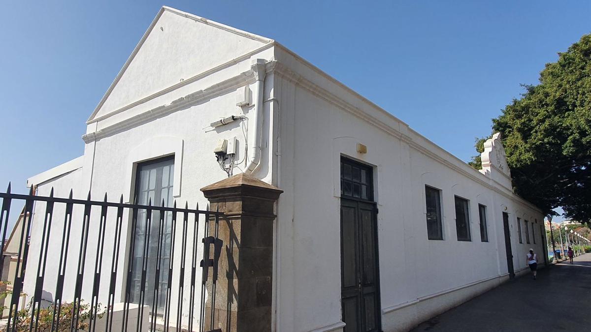 El emblemático edificio Almacén Ventoso, en las instalaciones de Puertos de Tenerife. | | E.D.