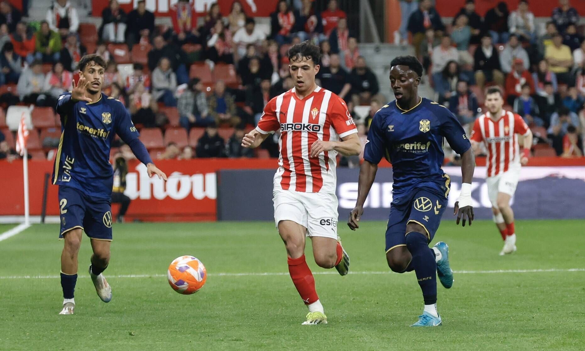 EN IMÁGENES: El Sporting - Tenerife disputado en El Molinón