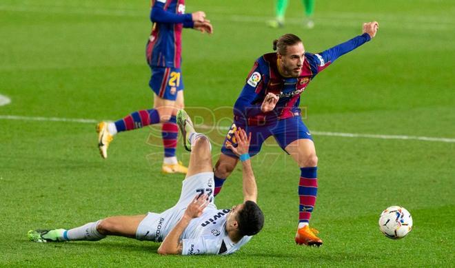 Las imágenes del partido entre el FC Barcelona y el Valencia correspondiente a la jornada 14 de LaLiga Santander disputado en el Camp Nou.