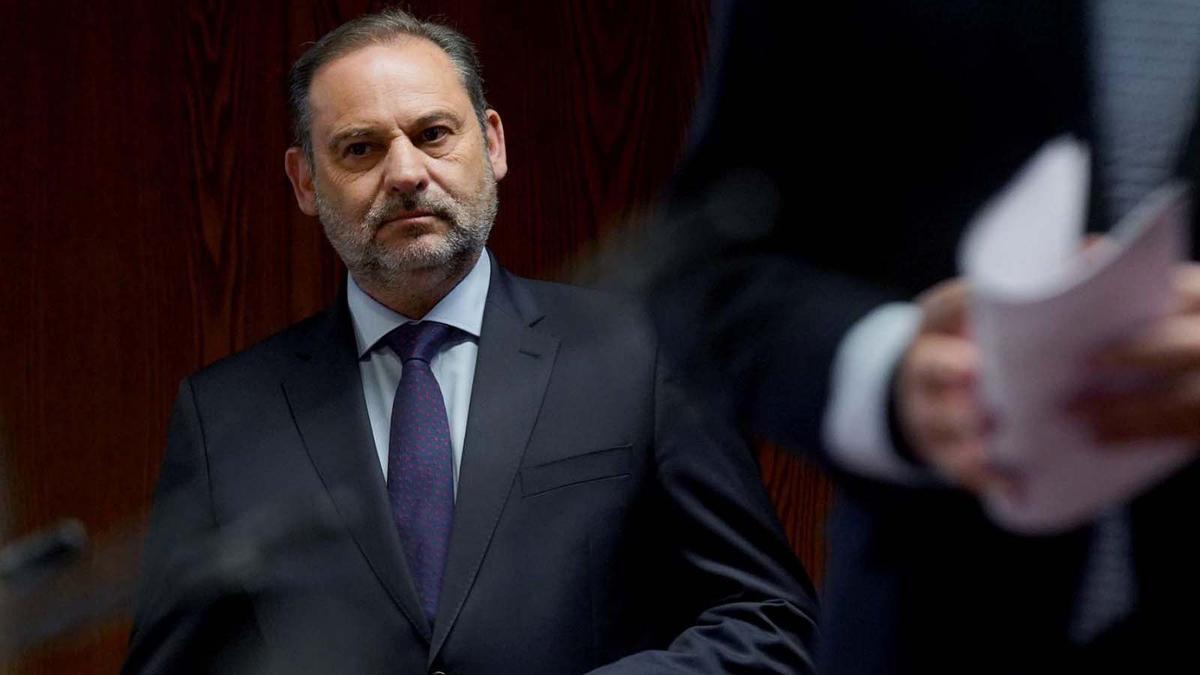 José Luis Ábalos, a la comissió del Senat sobre els contractes durant la pandèmia de la covid, al maig. | DAVID CASTRO José Luis Ábalos, a la comissió del Senat sobre els contractes durant la pandèmia de la covid, al maig. | DAVID CASTRO