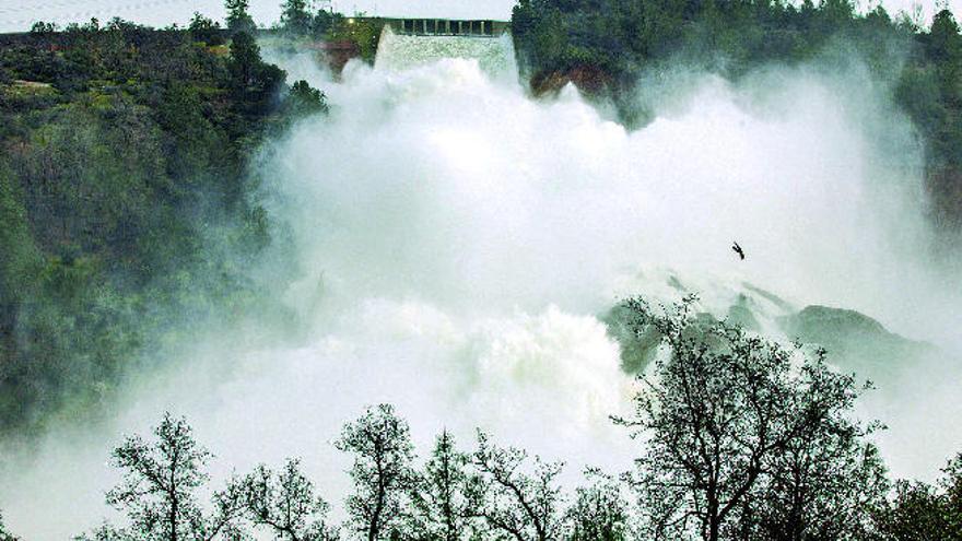 200.000 evacuados por daños en la gran presa de EEUU