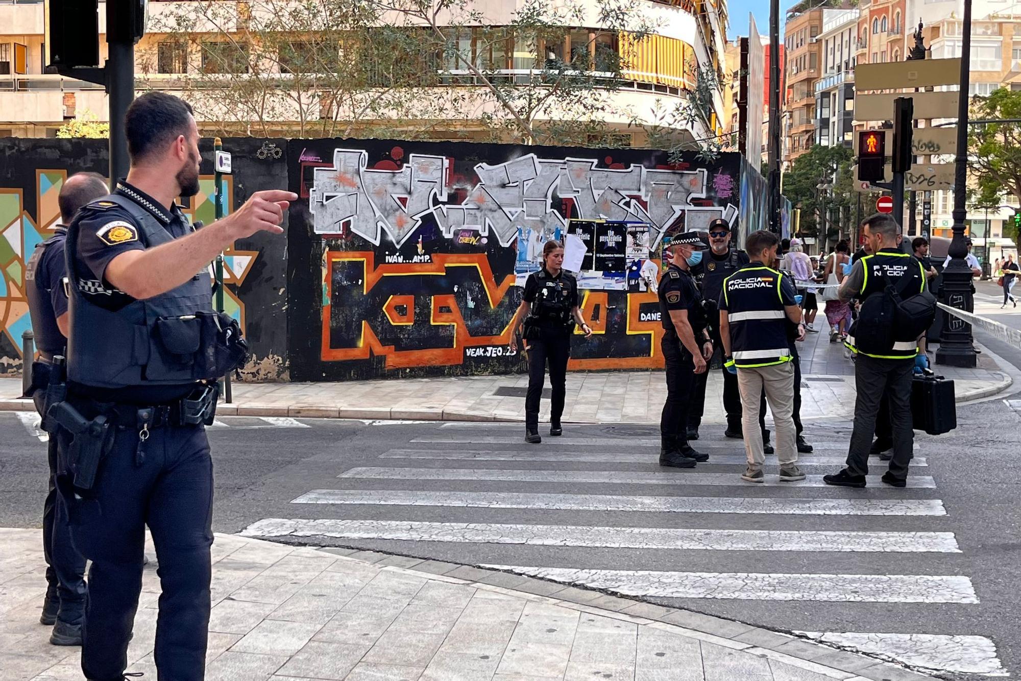 La Policía Local desarma de un tiro a un presunto atracador en la calle Guillem Sorolla de València
