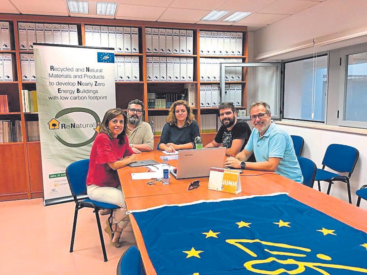 Investigadores de la UCO participan en el proyecto Life Renatural NZEB, que busca soluciones constructivas mediante el uso de materiales naturales o reciclados para lograr edificaciones con menor impacto.