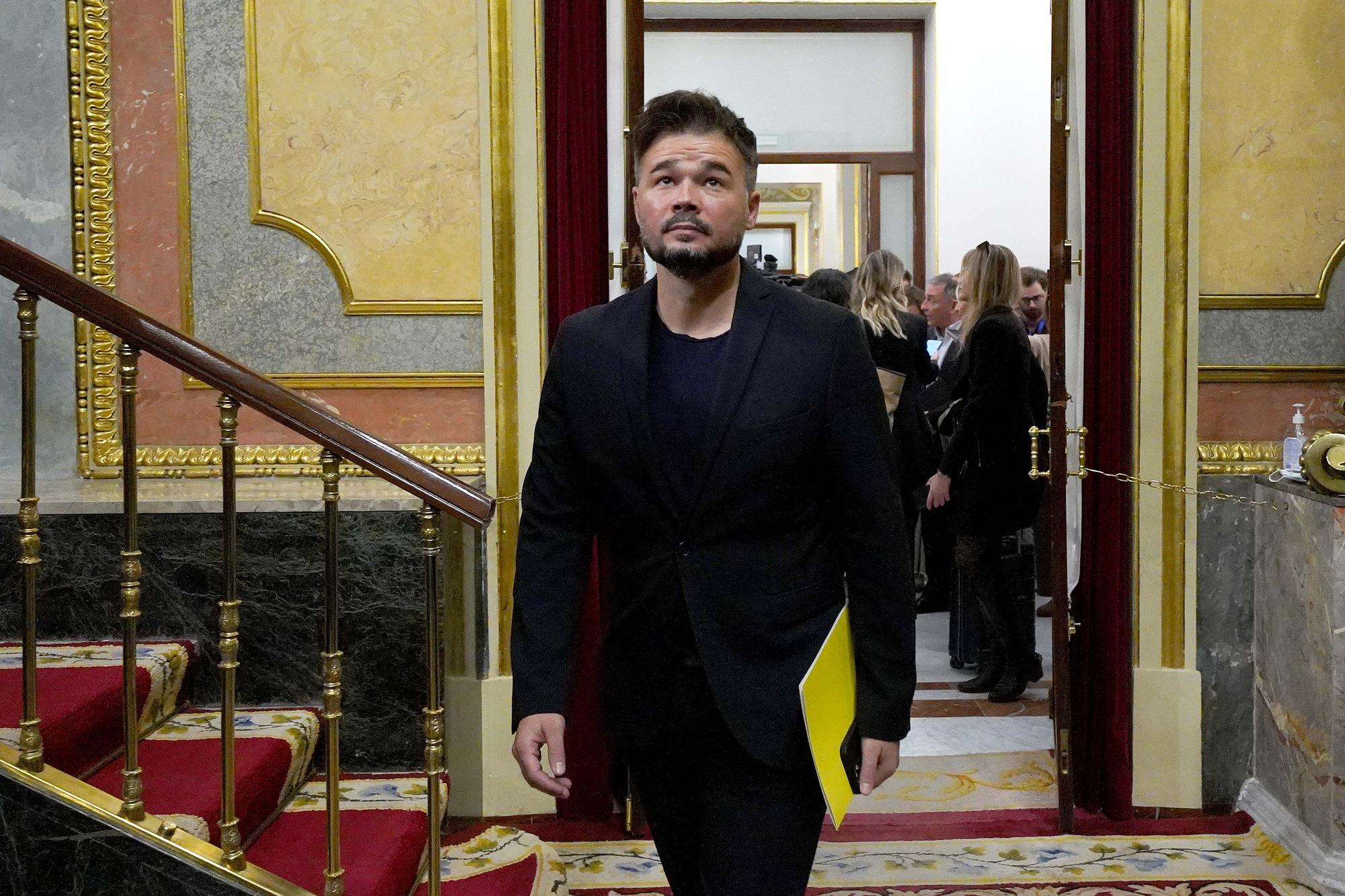 Gabriel Rufián, entrando en el hemiciclo del Congreso de los Diputados