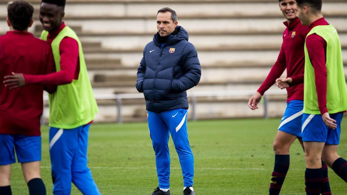 Sergi Barjuan, en un entrenamiento con el filial en la semana de su regreso